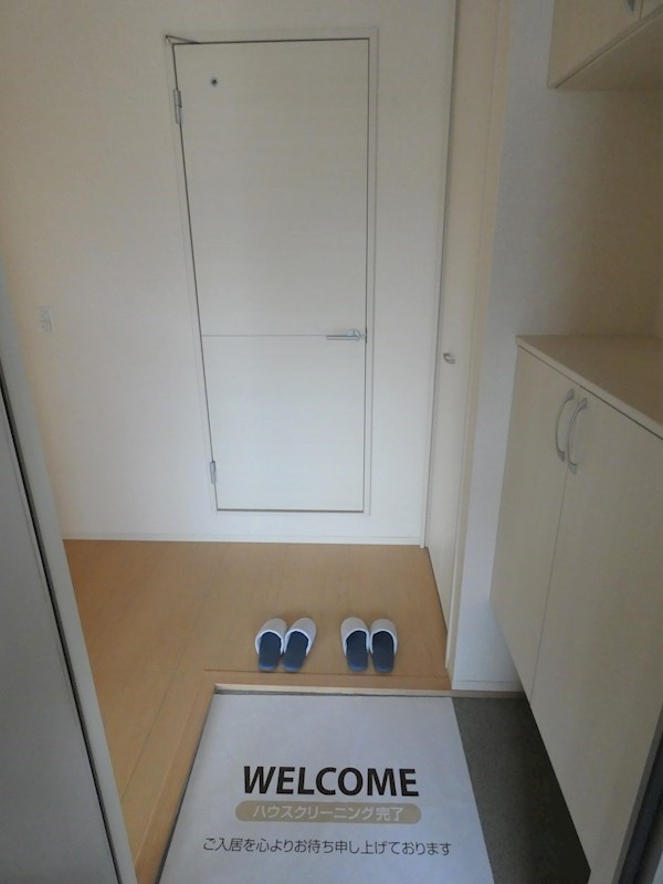 玄関　反転タイプの部屋の写真です