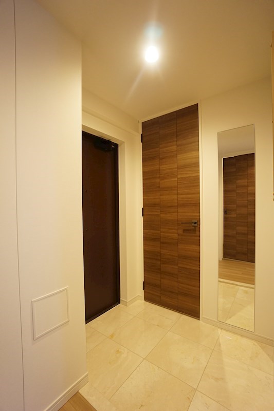 玄関　高級感のある玄関スペース