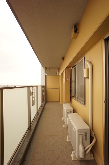 バルコニー　バルコニー付きなのでお天気が良い日にはお洗濯物干せます