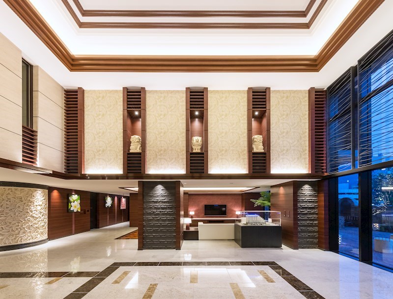 エントランス　バリ島をイメージコンセプトとしたエントランスロビー