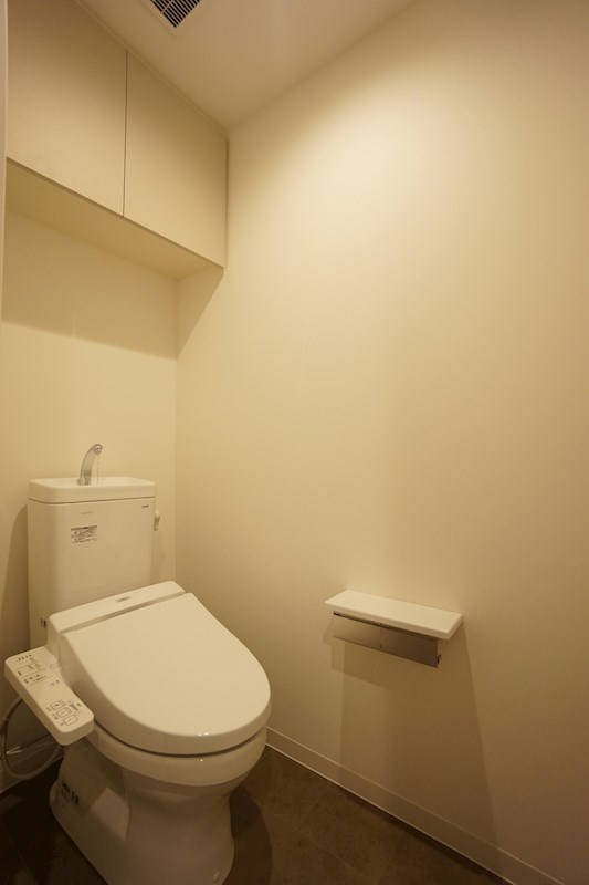 トイレ　温水洗浄便座付トイレ