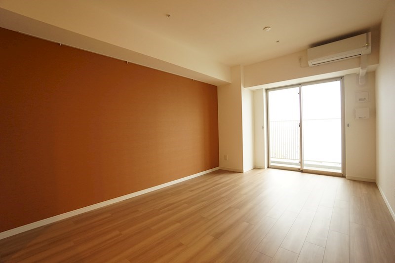 居室・リビング　13.7帖のリビング、床暖房完備