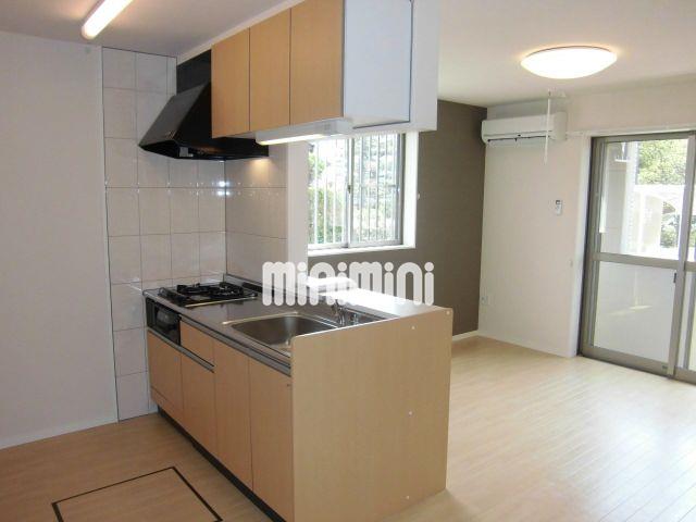 キッチン　システムキッチンで料理を楽しんでください。