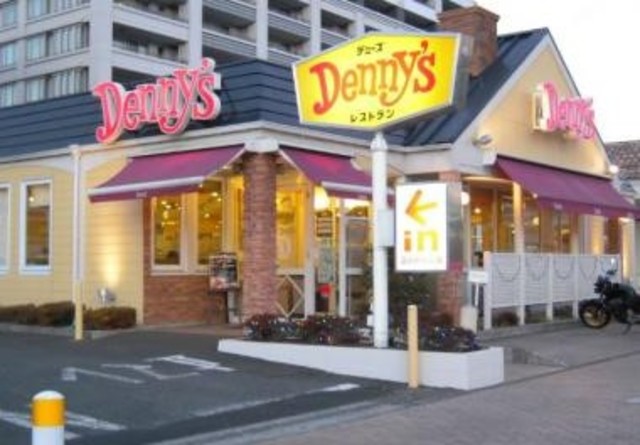 飲食店　デニーズ西新宿店（飲食店）まで681m