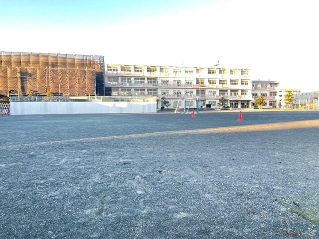 小学校　北名古屋市立栗島小学校（小学校）まで497m