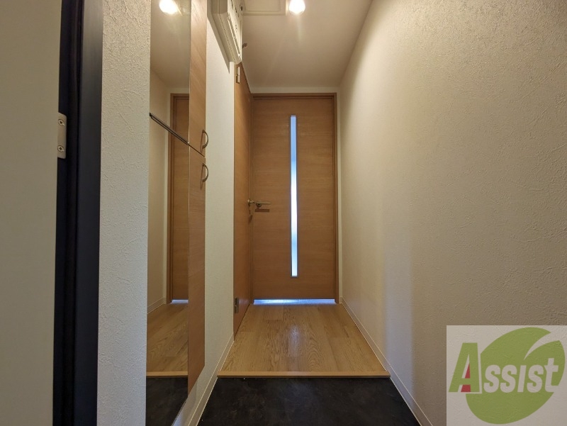 玄関　玄関の様子です。明るい印象ですね。気分もあがりそう。