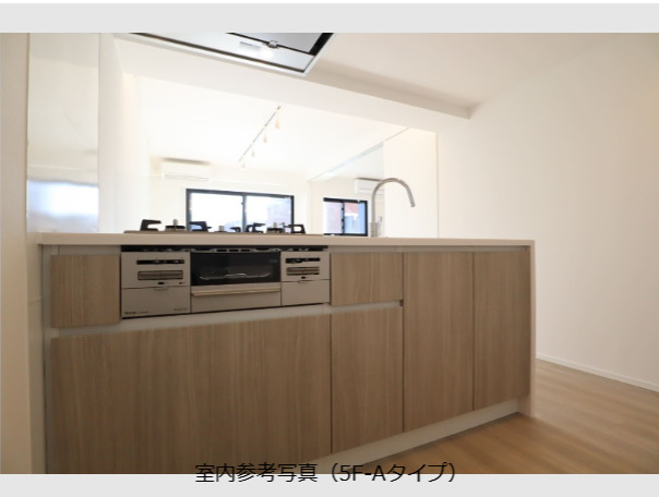 キッチン　写真は同タイプ住戸です。