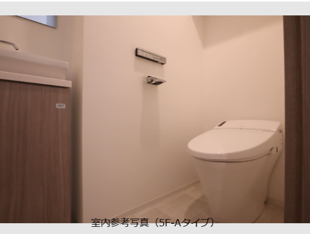 トイレ　写真は同タイプ住戸です。