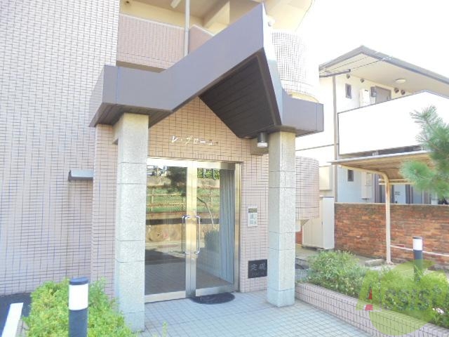 エントランス　こちらからお入りください