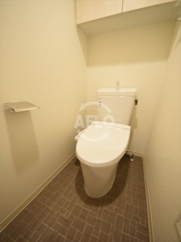 トイレ　プレサンス堺筋本町駅前シェル　温水洗浄便座