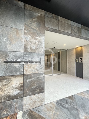 エントランス　コンフォリア・リヴ 桜川ソルテラス　エントランス