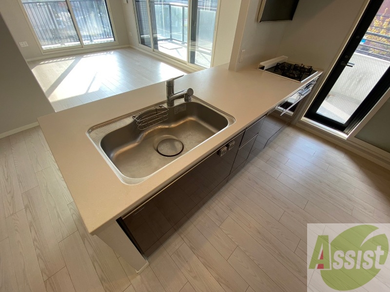 キッチン　洗い場が大きくて洗い物もしやすそうです。