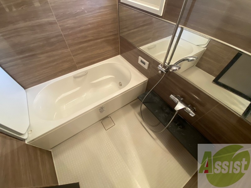 バス・シャワールーム　お風呂になります。一日の疲れを癒してくださいね。