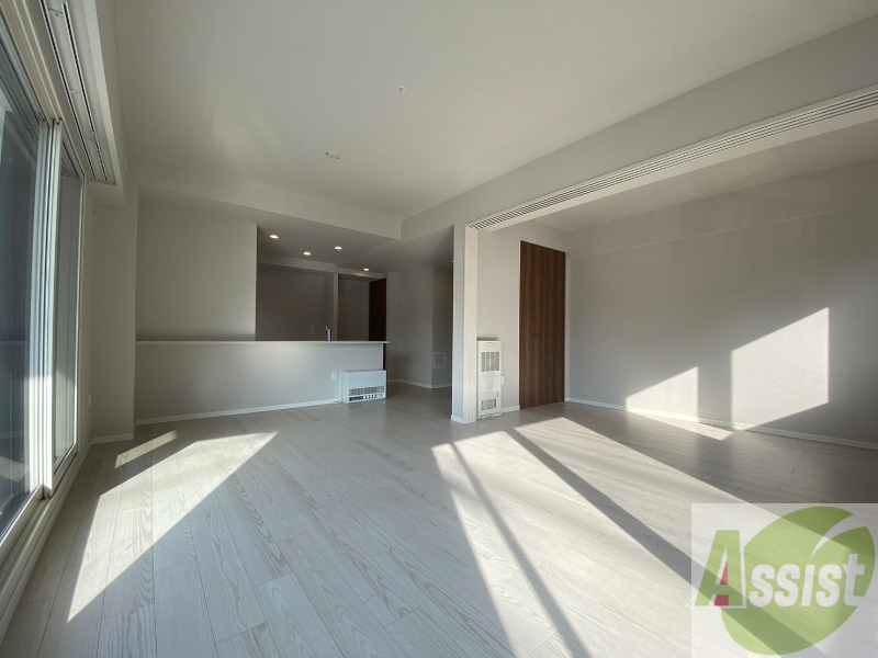 居室・リビング　広くてキレイなお部屋が広がっていて、充実した生活が送れそう。