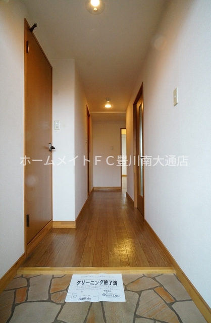 玄関　同型別部屋写真（反転）
