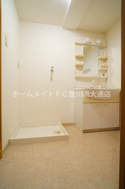 洗面設備　同型別部屋写真（反転）