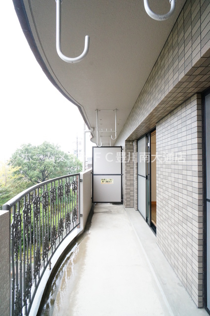 バルコニー　同型別部屋写真（反転）