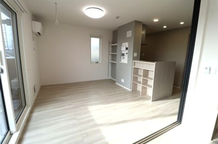 居室・リビング　こちらの居間で趣味の時間をお楽しみください