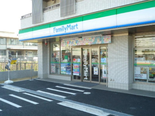 コンビニ　ファミリーマートさいたま本町東二丁目店（コンビニ）まで328m