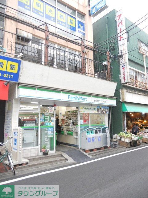 コンビニ　ファミリーマート 衣屋読売ランド駅前店（コンビニ）まで639m