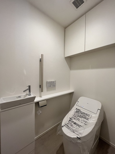 トイレ　※写真は同タイプ住戸です。