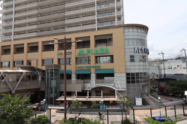 スーパー　アル・プラザ高槻（スーパー）まで351m