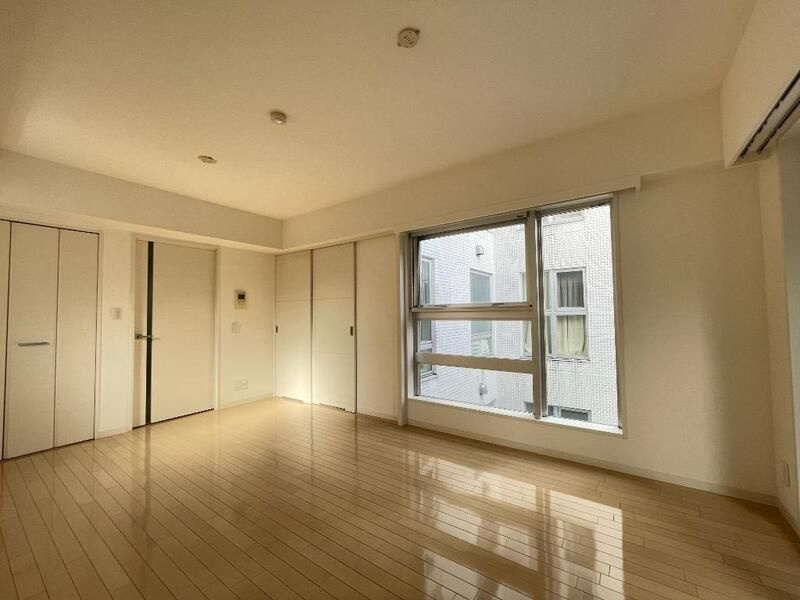 居室・リビング　■エアコン■２４時間換気システム■南東向き■ダウンライト