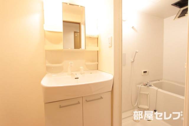 洗面設備　洗面台もきれいですね