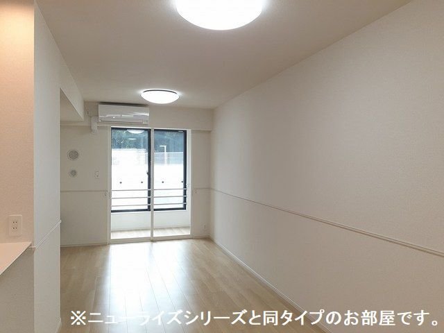 居室・リビング　こちらのリビングで趣味の時間をお楽しみください