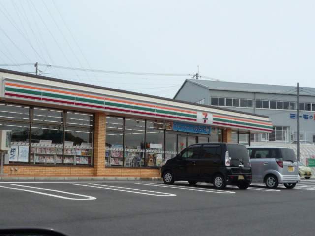 コンビニ　セブンイレブン（コンビニ）まで515m