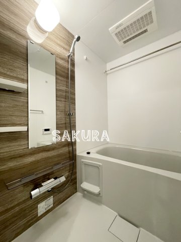 バス・シャワールーム　雨の日でも安心の浴室乾燥機付きです♪