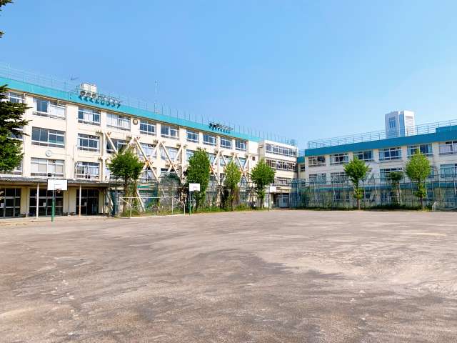 中学校　渋谷区立代々木中学校（中学校）まで718m