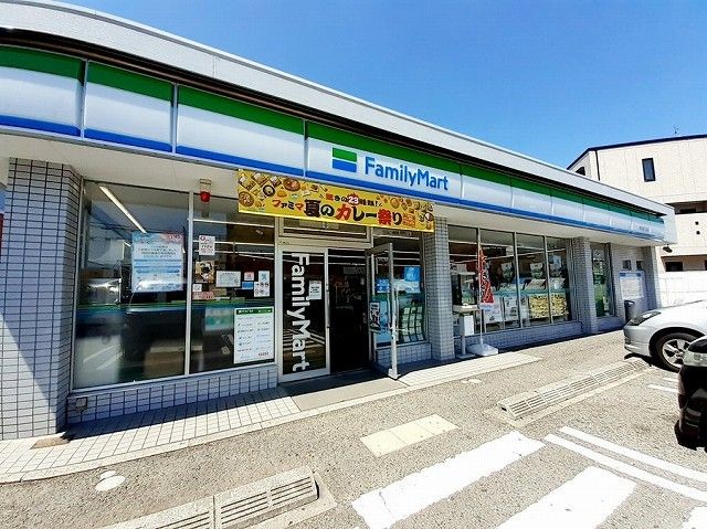 コンビニ　ファミリーマート東二見店（コンビニ）まで850m