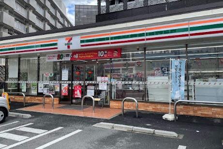 コンビニ　セブン－イレブン　吹田千里山西６丁目店（コンビニ）まで833m
