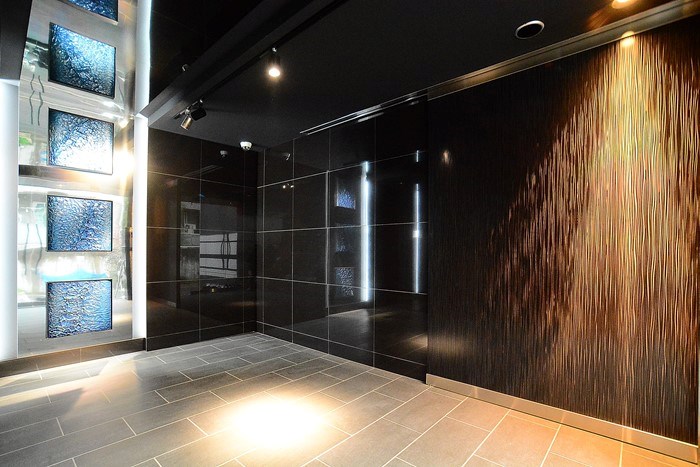 エントランス　落ち着いたエントランスです