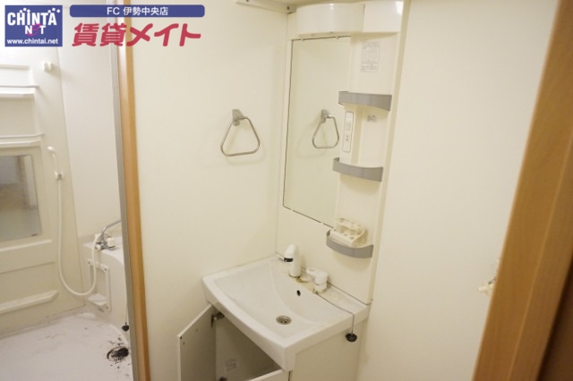 洗面設備　同型参考写真