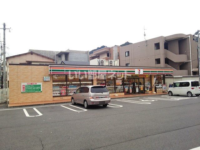 コンビニ　セブンイレブン花園町店（コンビニ）まで729m