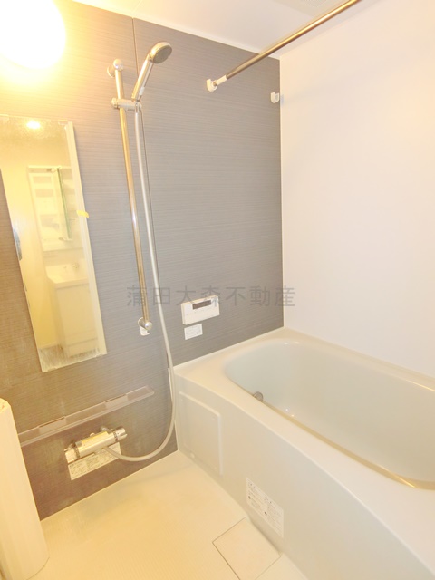 バス・シャワールーム　追焚と浴室乾燥機付きのバスルーム　お風呂