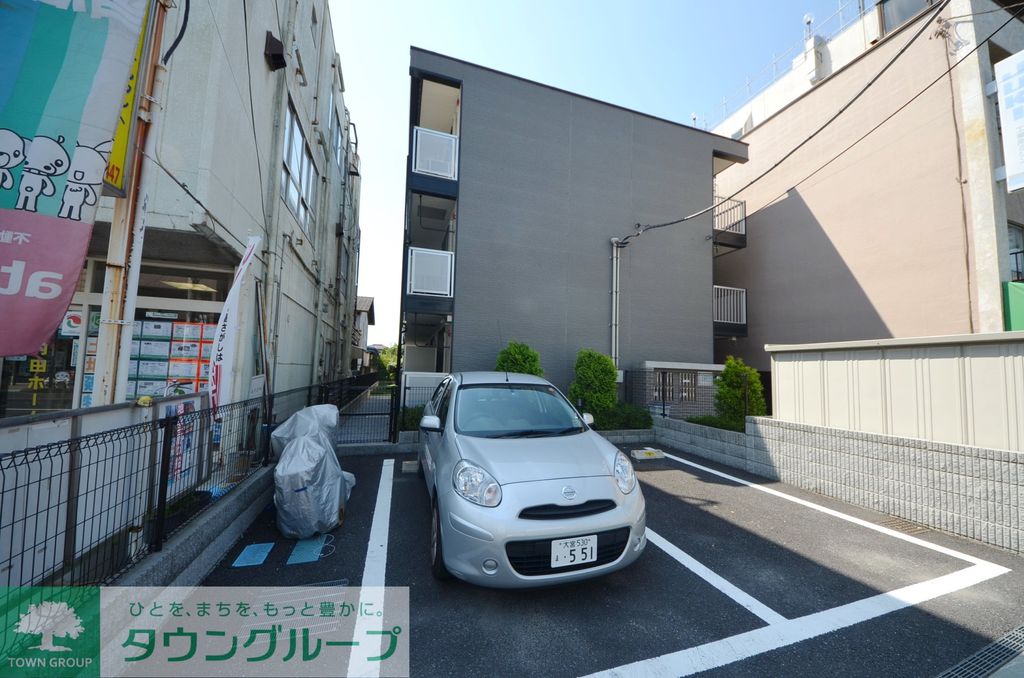 建物外観　駐車場