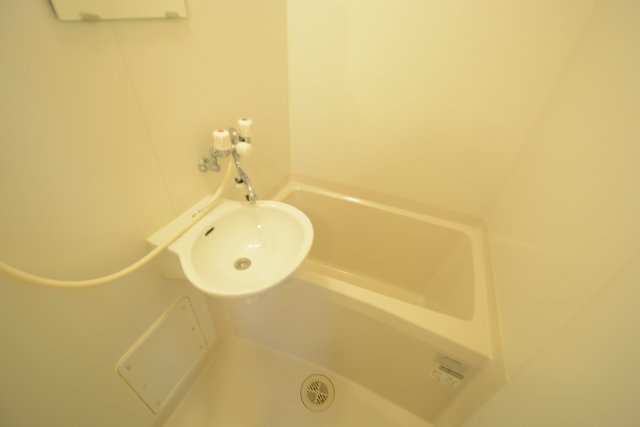 バス・シャワールーム　浴室乾燥機付き便利！