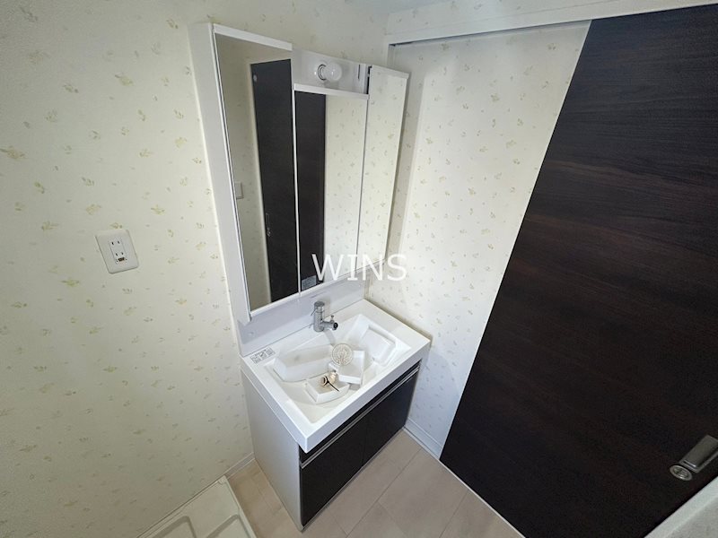 洗面設備　別部屋参考写真です