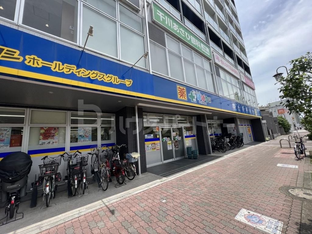ドラックストア　どらっぐぱぱす千川駅前店（ドラッグストア）まで450m
