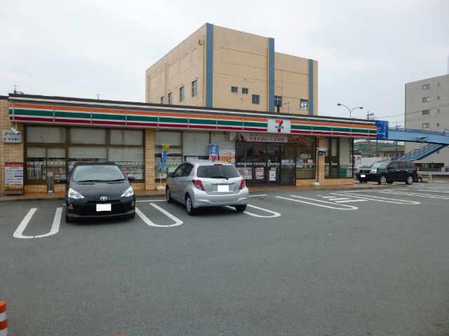 コンビニ　セブンイレブン津市上浜町３丁目店（コンビニ）まで448m