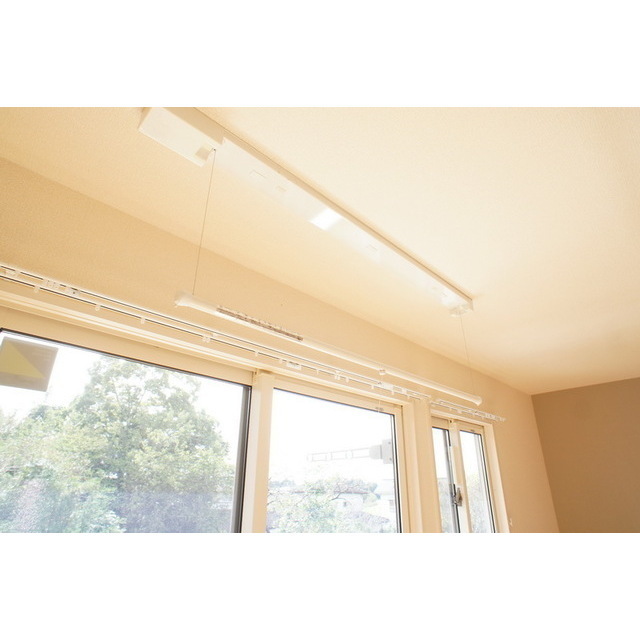 その他　室内物干しで雨の日も安心です