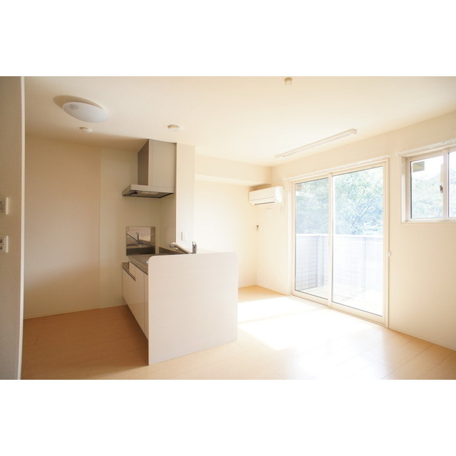 居室・リビング　高い天井の室内で