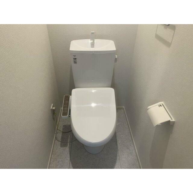 トイレ　同棟別室