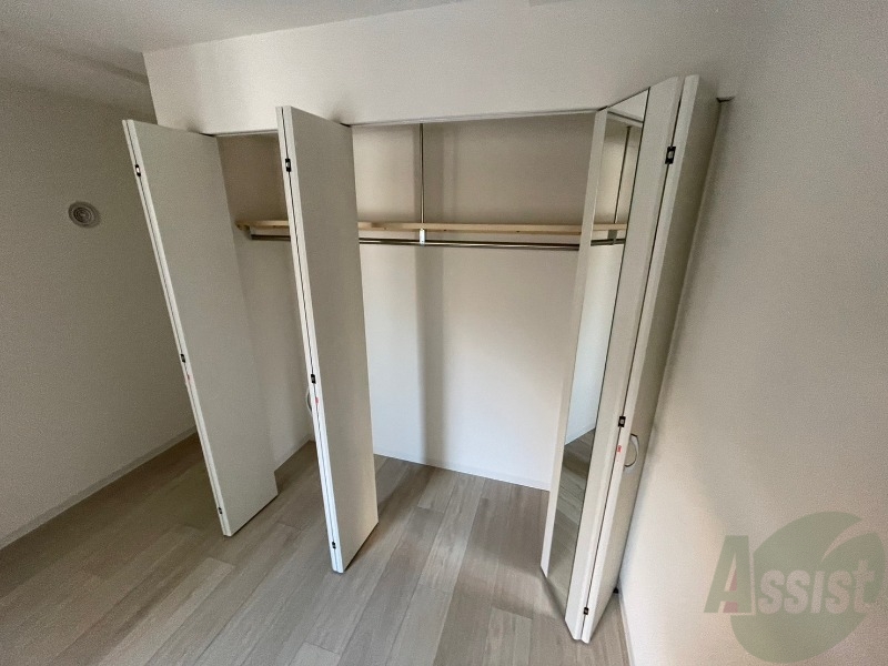 収納　クローゼットは奥行きもあり、荷物が多い方でも安心です。