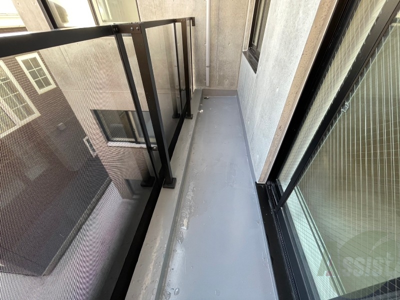 バルコニー　バルコニーは幅があり、広い印象を受けました。