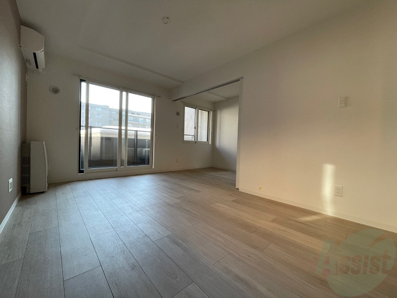 居室・リビング　広くてキレイなお部屋が広がっていて、充実した生活が送れそう。