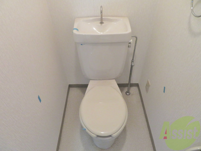 トイレ　トイレはこちらシンプルで清潔感がありますね